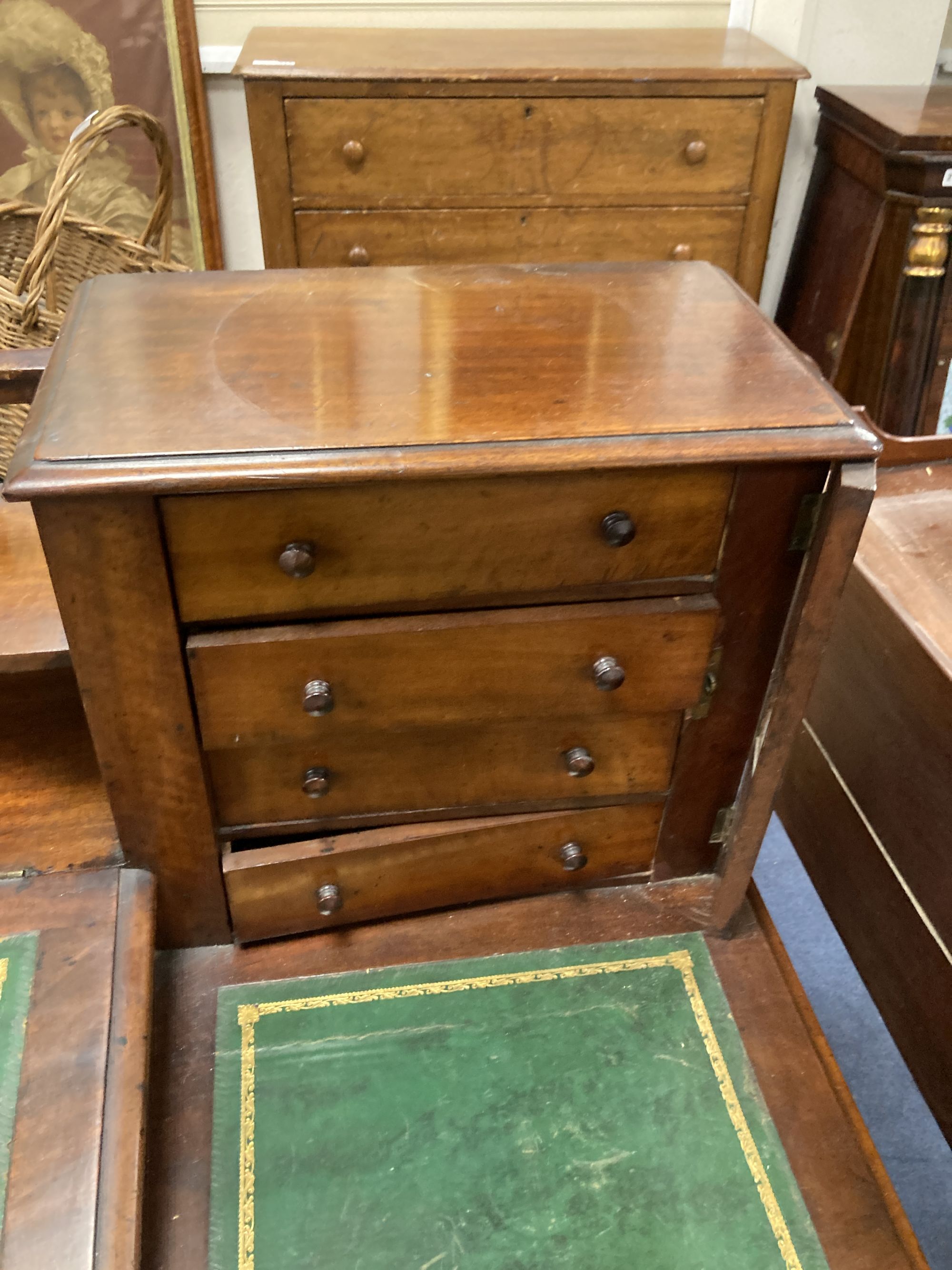A 19th century mahogany pedestal desk, width 146cm depth 65cm height 104cm